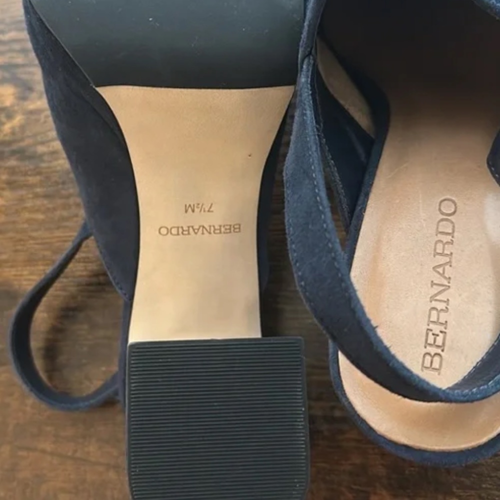 New Bernardo Napa platform sling back chain detail leather heel 7.5 navy - Picture 4 of 6